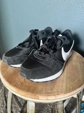 Nike Kids Black and White Low-Top Sneakers